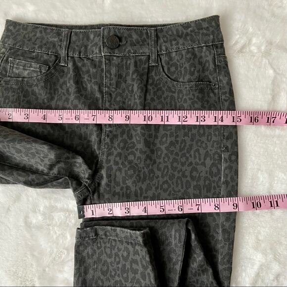 Jolt Gray Cheetah Print Skinny Jeans Size 25/1 - Picture 4 of 7